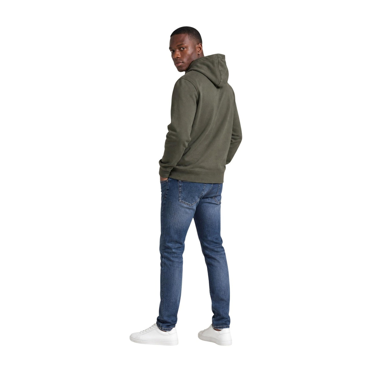 Felpa Calvin Klein Jeans uomo verde oliva con cappuccio LV04RG269G. Felpa in spugna di cotone con finitura mano pesca, tasca a marsupio frontale, coulisse e stemma monogramma Calvin Klein sul petto, abbigliamento casual uomo autunno inverno.