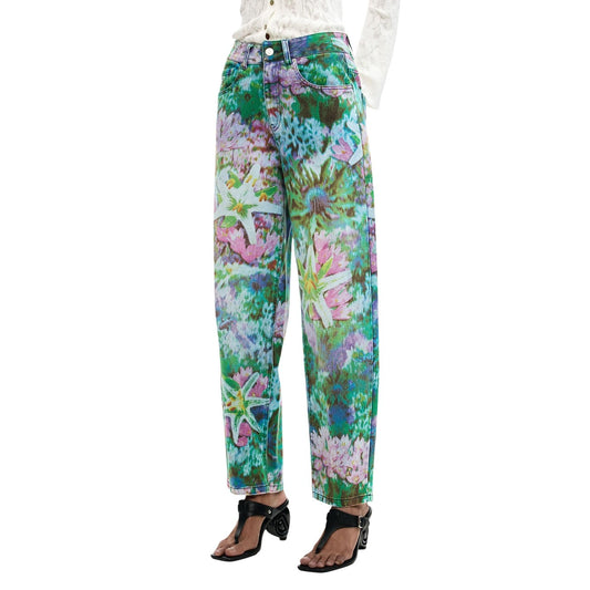 Pantalone dal taglio baggy con logo inciso sulla tasca anteriore e stampa di fiori ispirata a un giardino selvaggio.