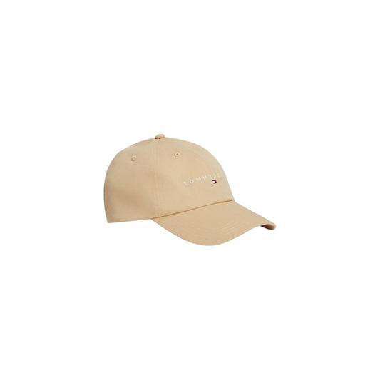 Tommy Jeans Linear Logo Cap; colore beige, 100% cotone, chiusura a strappo. Cappellino in jeans con logo ricamato per uno stile pulito e contemporaneo.