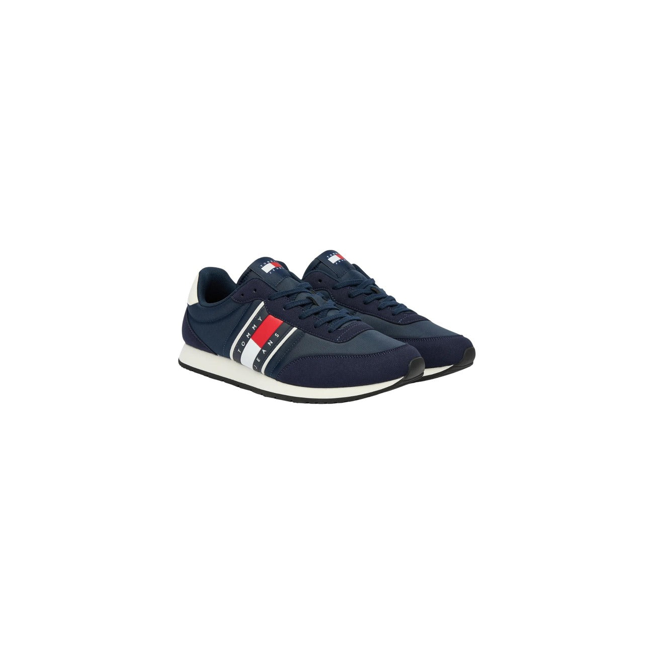 Sneakers Tommy Jeans Retro; Blu, 100% Poliestere. Suola in EVA ultraleggera, soletta rimovibile, sezioni multimateriche. Branding Tommy Jeans, stile runner vintage. Vista laterale frontale 