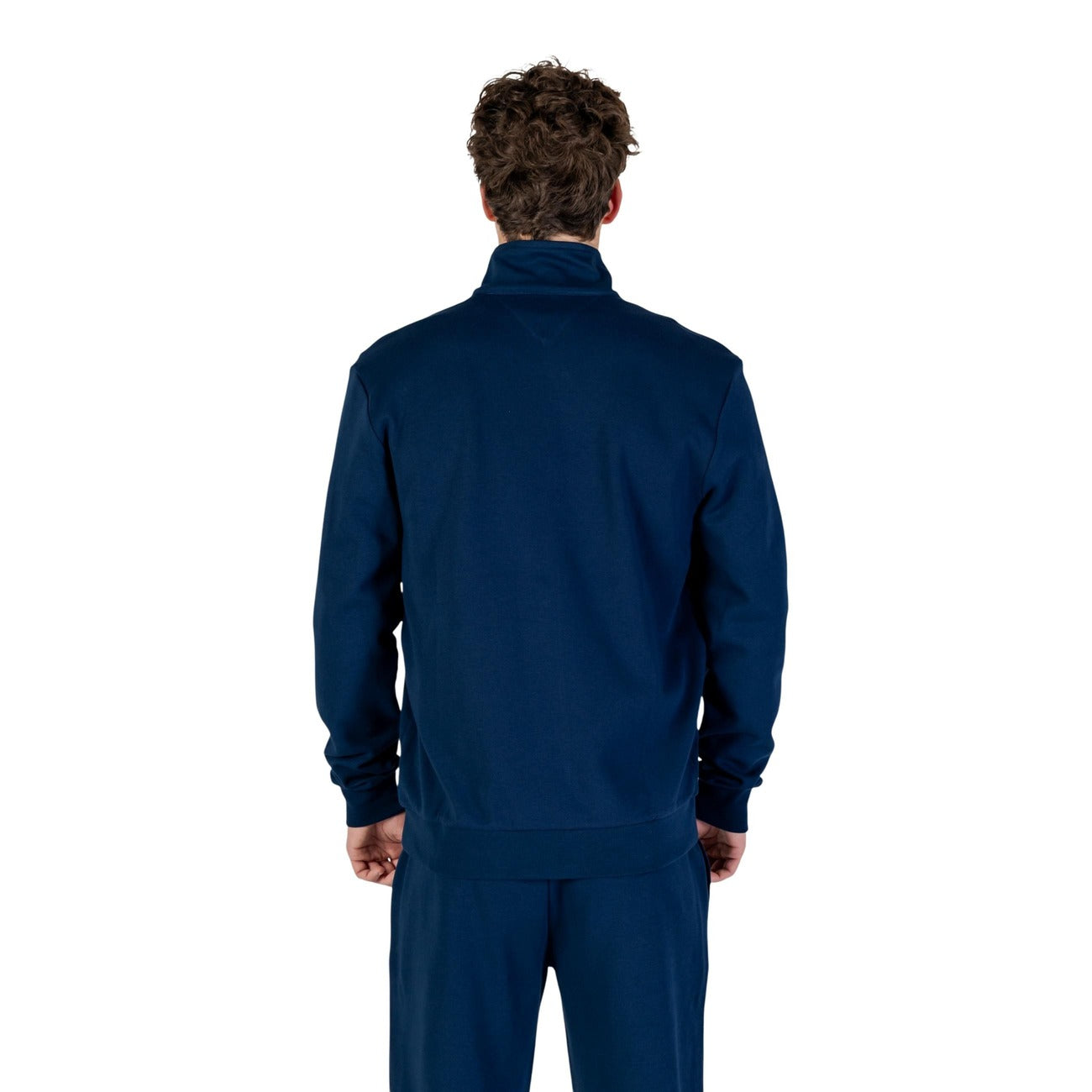 Felpa Tommy Hilfiger Diwali; Blu, Misto Cotone Rigenerato. Chiusura con zip, colletto alto, tasche laterali. Logo stampato, vestibilità confortevole, stile sostenibile per il tempo libero. Vista posteriore 