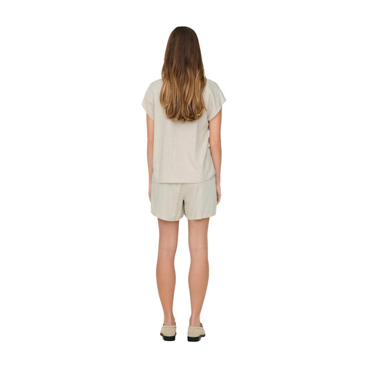 Blusa JDY Jdycaya Lion; Misto Lino e Viscosa. Maniche corte, scollo a V con micro-spacco, vestibilità rilassata. Tessuto naturale traspirante, stile casual raffinato, ideale per il caldo. Colore beige/grigio. Vista posteriore 