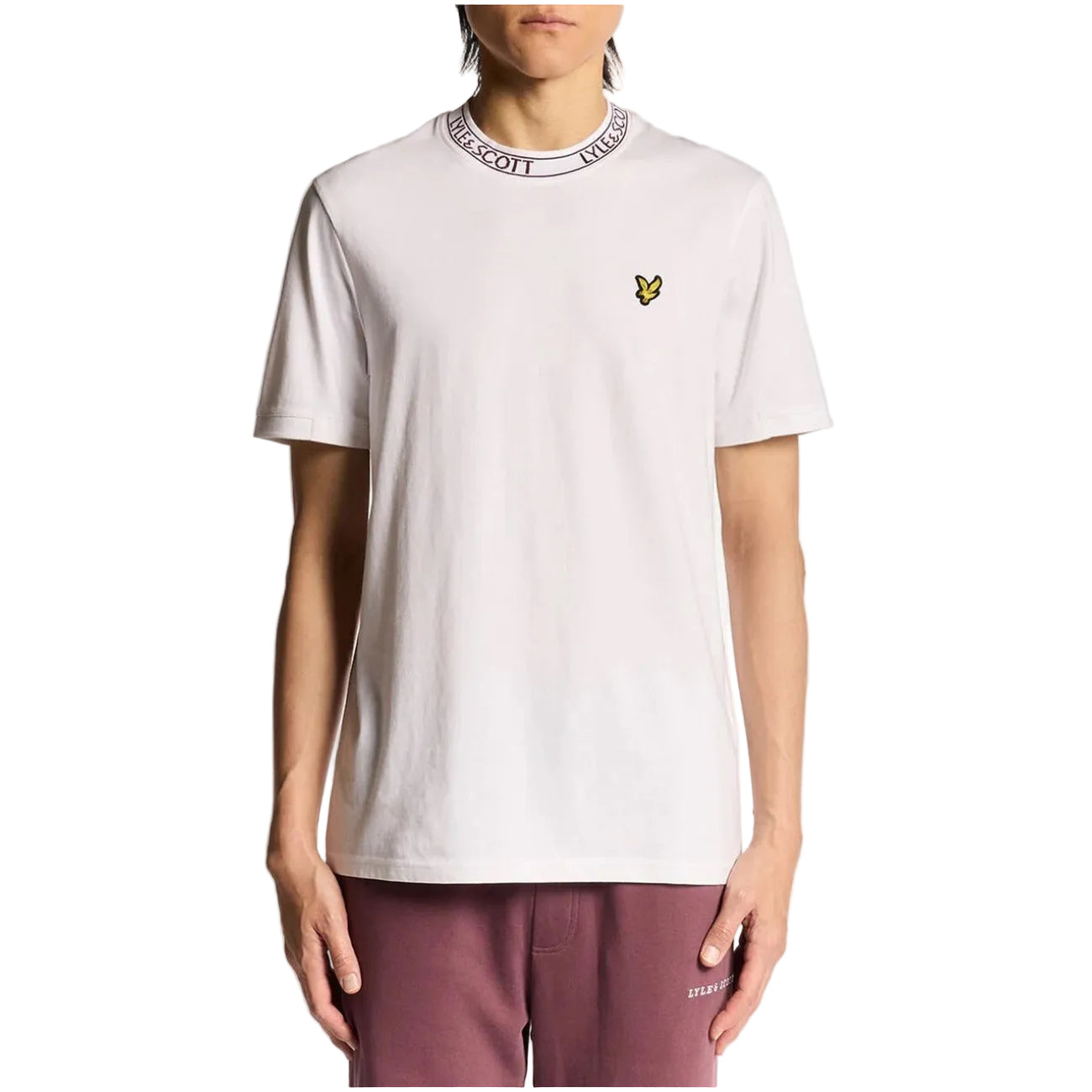 Lyle & Scott TS2329V; t-shirt bianca in puro cotone di alta qualità. Vestibilità regular, stile scozzese iconico e massima durata nel tempo. Vista frontale 