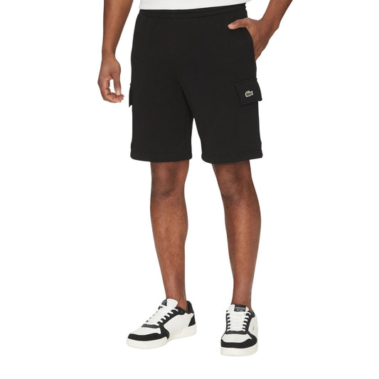 Lacoste Shorts neri GH9743; 100% cotone, vita elastica, tasca laterale cargo e logo iconico. Comfort e stile casual premium. Vista frontale 