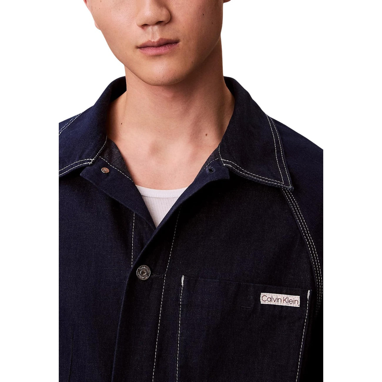 Giacca Calvin Klein Jeans uomo blu con bottoni - dettaglio frontale primo piano colletto
