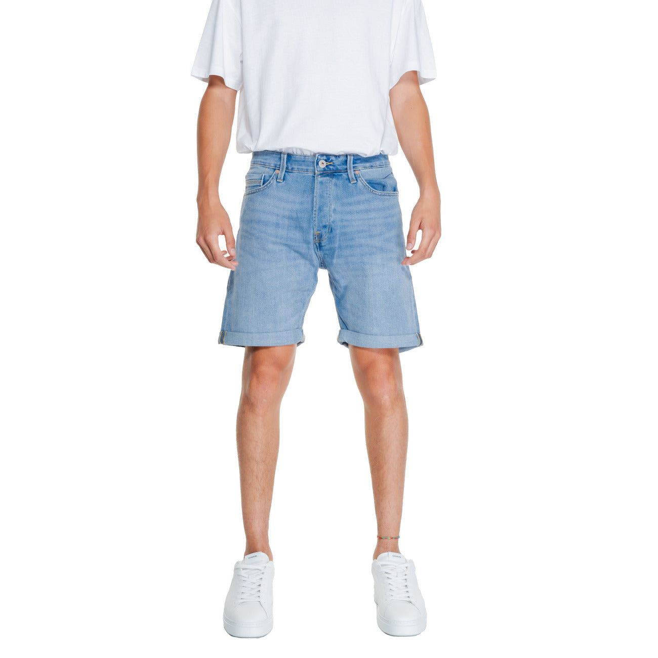 Jack & Jones Jichris Jjwood 12249095, bermuda con risvolto; composizione comfort in cotone e viscosa, linea dritta e dettagli classici, ideali per il tempo libero. Vista frontale 