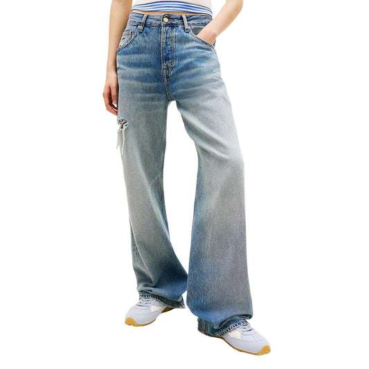 Jeans Tommy Hilfiger Mia; Ultra Relaxed Fit, Azzurro. 71% Cotone Organico, 29% Lyocell. Taglio dritto, vita media, dettagli distressed. Stile grunge-vintage per la stagione Primavera/Estate. Vista frontale 