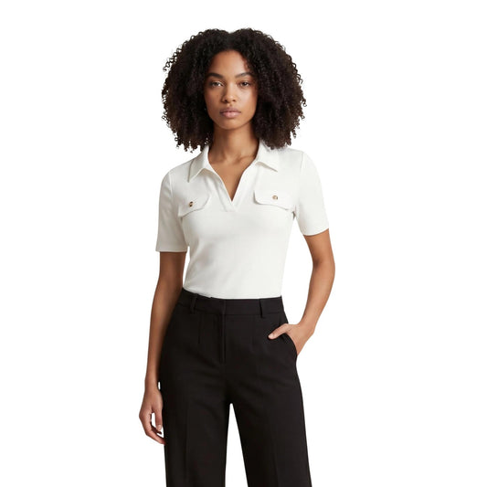 T-shirt bianca elegante Morgan De Toi Drosso, tessuto stretch con viscosa, colletto a punta e taschine frontali decorate; capo versatile per un look primavera-estate sofisticato. Vista frontale 