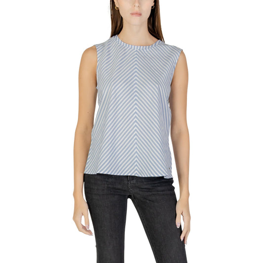 Canotta Tommy Hilfiger Jeans; Blu. 100% Cotone. Senza maniche, scollo rotondo, motivo a righe diagonali. Tessuto leggero, vestibilità morbida, stile 4 stagioni. Frontale 
