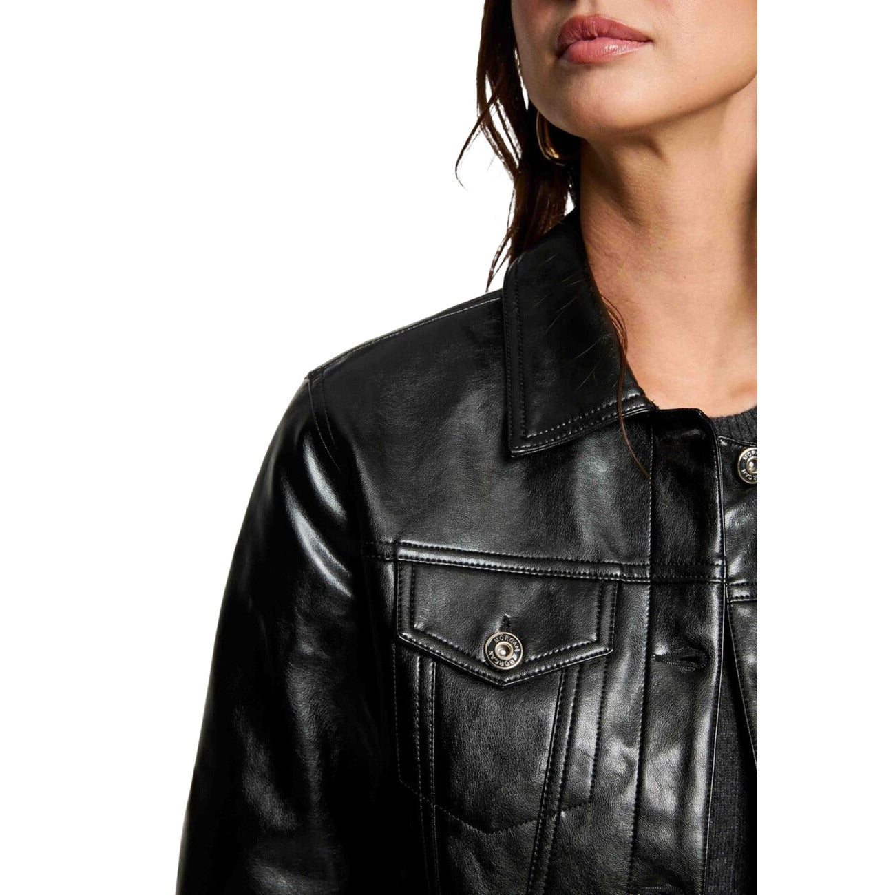 Giacca Morgan De Toi donna nera 262-GFALOU. Giubbotto corto leggero in materiale sintetico con cuciture a vista, colletto classico, chiusura frontale con cerniera e bottoni logati in metallo, capospalla casual mezza stagione.