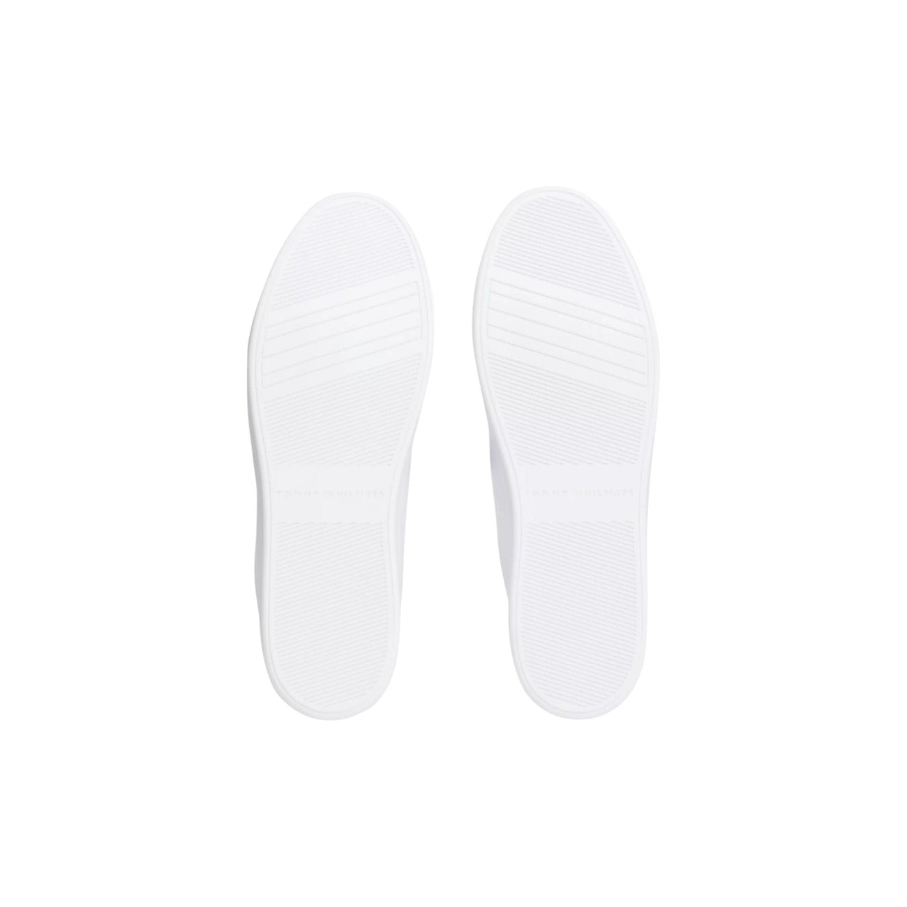 Sneakers Platform Donna Bianche Tommy Hilfiger; Tomaia 100% pelle zigrinata con bordi tono su tono e interno in poliestere. Suola alta in gomma vulcanizzata con bandierina iconica smaltata laterale, stile casual 4 stagioni. Vista suola 
