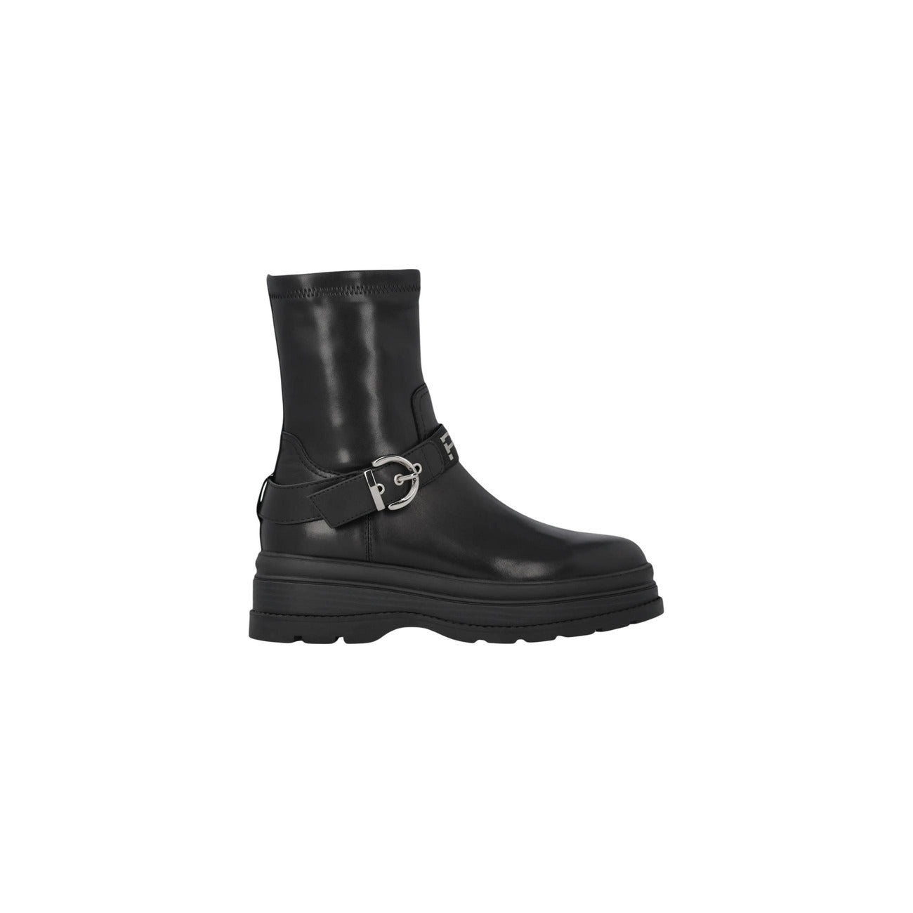 Stivaletti Pinko EVA 01 neri donna SD0605E007. Ankle boots in pelle nera con suola platform da 5 cm, cerniera zip laterale e cinturino con fibbia e logo metallico, scarpe invernali grintose da donna.