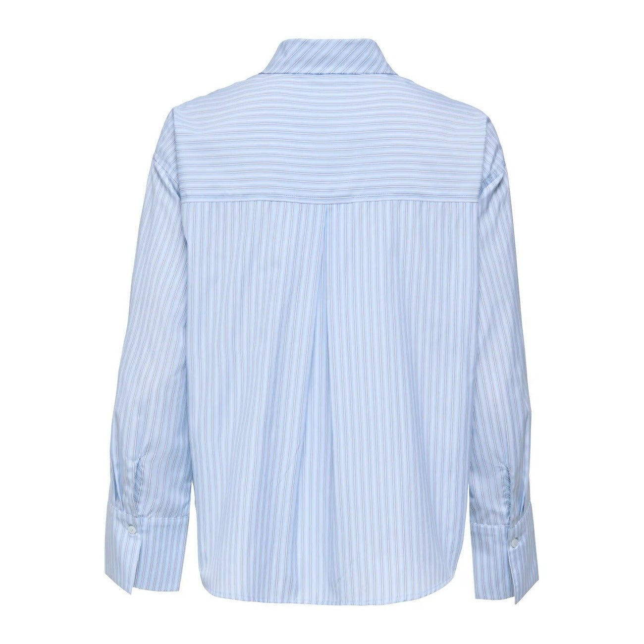 Camicia a righe Only donna blu Windsurfer 15386059. Camicia a maniche lunghe a righe azzurre e blu con colletto classico, bottoni e fiocco decorativo, blusa estiva fresca in misto cotone Primavera/Estate.