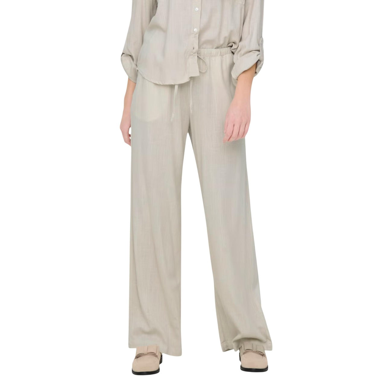 Pantaloni Donna Grigi Jacqueline de Yong Caya; Modello a gamba dritta ampia in misto viscosa e lino. Vita elasticizzata con coulisse regolabile, stile casual e leggero per la primavera e l'estate. Frontale 