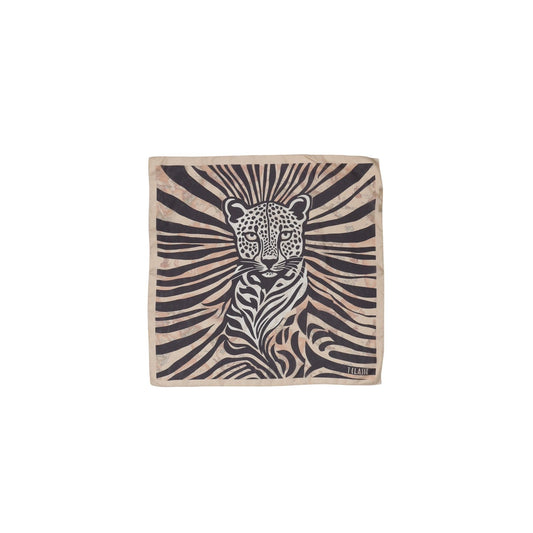 Alviero Martini F122 1828 Foulard; stampa leopardo stilizzato, 100% poliestere. L'accessorio grintoso e originale della linea Prima Classe. Dettaglio leopardo