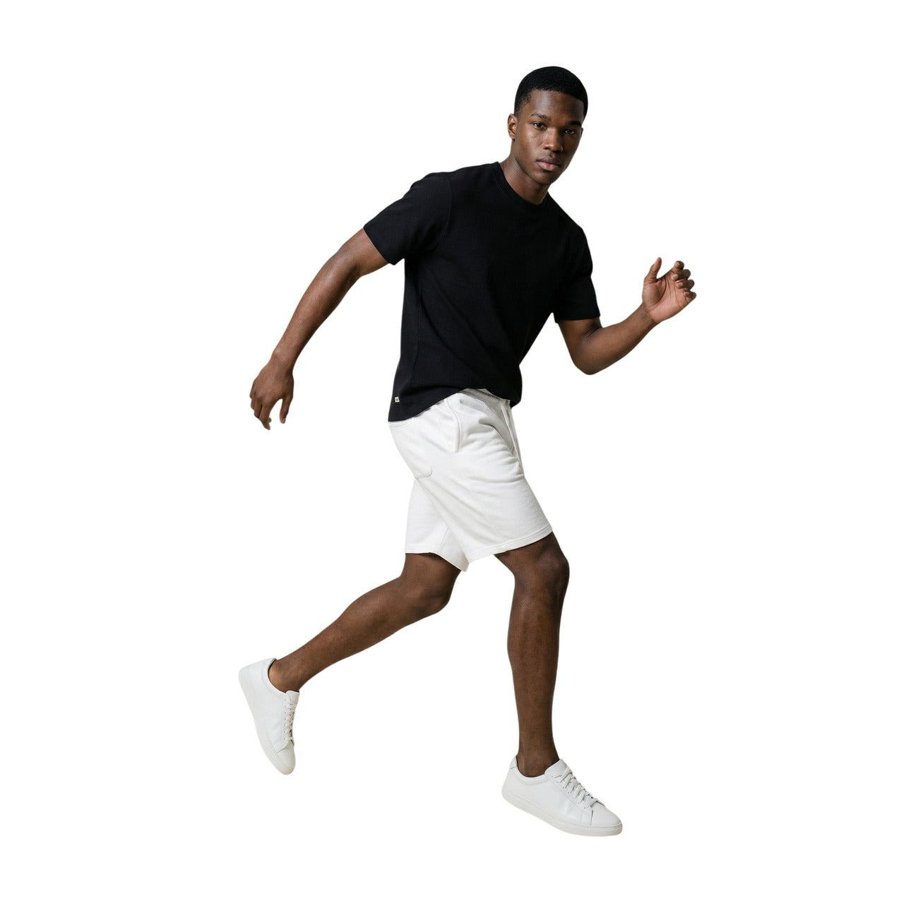Gianni Lupo White Bermuda; 100% cotone, chiusura con lacci, tasche multiple. Lo short estivo essenziale e confortevole. Colore bianco. Vista frontale Laterale