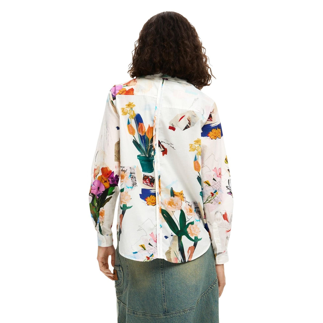 Camicia a maniche lunghe dalla vestibilità regular e con stampa effetto collage con piante e fiori Colore: Multicolore
Fit: Regular
Collo: A camicia
Manica: Lunga
Chiusura: Con bottoni
Stampa digitale di fiori con effetto collage
Bottoni stampati
Realizzato con materiali sostenibili
Collezione SS26
Design a Barcellona