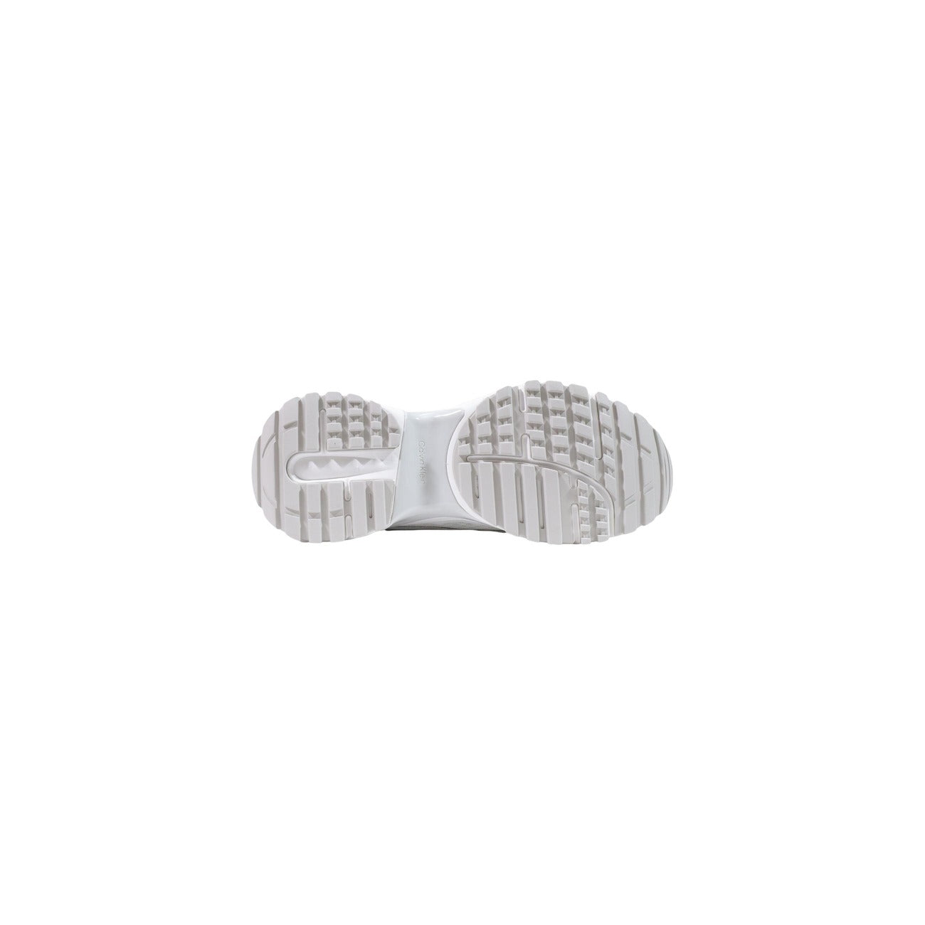 Sneakers Chunky Donna Bianche Calvin Klein; Tomaia in poliuretano e mesh traforato con dettagli lucidi e rivestimento interno in tessuto. Suola flatform alta 4 cm con logo laterale e tirante posteriore, stile casual 4 stagioni. Vista suola 