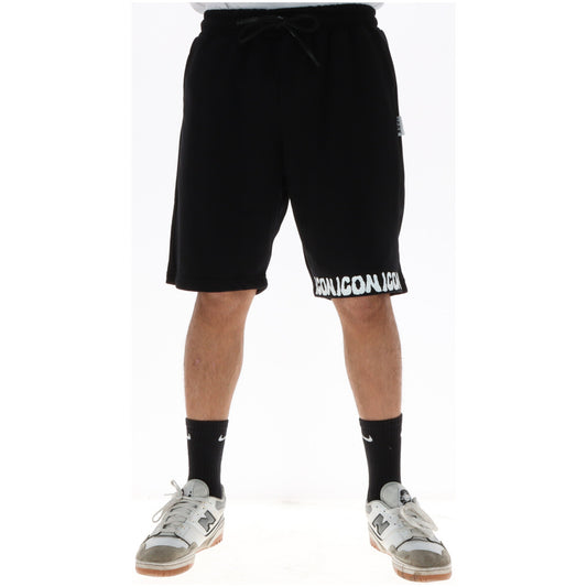 Bermuda ICON IUB017; 88% cotone, 12% poliestere. Colore nero, logo laterale a contrasto, chiusura con lacci. Shorts maschili premium Made in IT, indeformabili e traspiranti. Vista frontale 