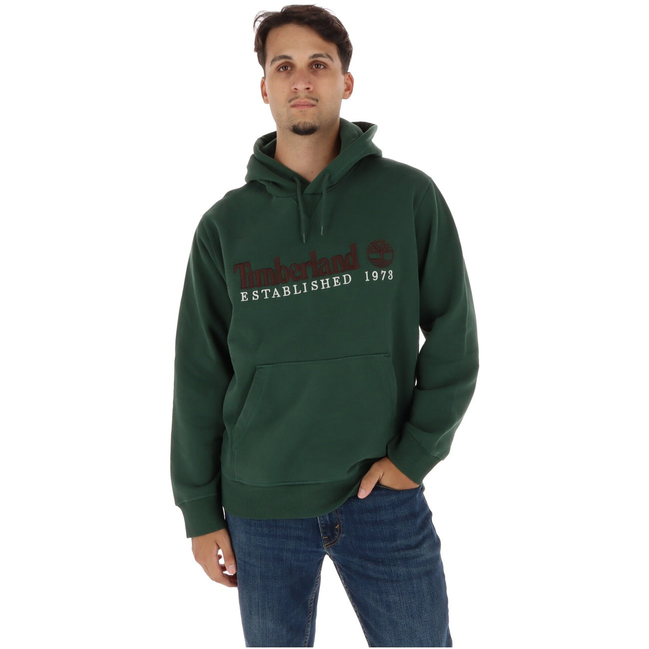 Felpa Timberland uomo verde TBC0YHB6. Hoodie classica in cotone e poliestere con cappuccio regolabile, tasca frontale a marsupio e logo Timberland ricamato.