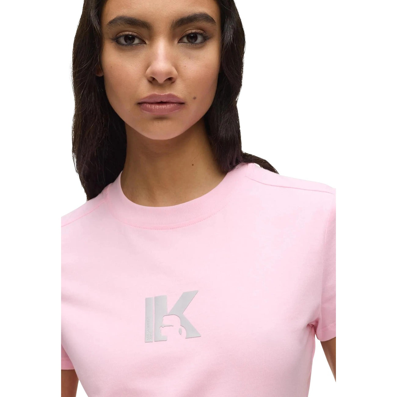 T-shirt Karl Lagerfeld Jeans Rosa; 100% Cotone. Vestibilità slim fit, maniche corte, girocollo. Logo "K" stampato, stile casual-chic ideale per tutte le stagioni. Dettaglio logo 