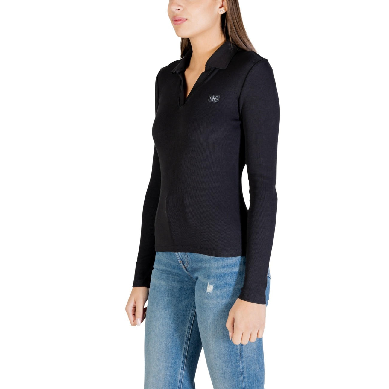 Calvin Klein T-shirt Scollo a V; 94% cotone, 6% elastan, logo iconico. Silhouette aderente e traspirante per un comfort quotidiano di lusso. Colore nero. Vista frontale Laterale 