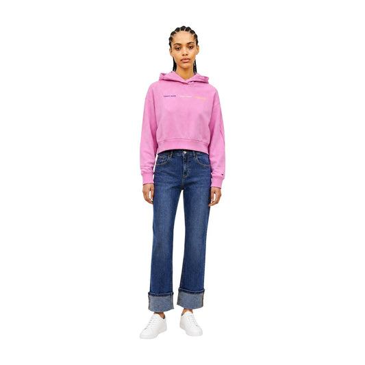 Felpa Tommy Jeans donna rosa DW0DW22906. Hoodie rosa in cotone ecosostenibile con cappuccio, tasca a marsupio, ricamo logo tricolore Tommy Jeans sul davanti e vestibilità regolare normal fit.