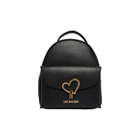 Zainetto Love Moschino donna nero modello JC4137PP1. Zaino piccolo da città effetto pelle nera con tasca davanti a pattina, dettagli in metallo oro e iconico cuore dorato, stile glamour, elegante e casual chic.