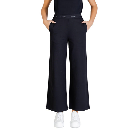 Calvin Klein Jeans Donna LV044E622G; pantaloni ampi neri, vita elasticizzata logata, tessuto comfort stretch. Eleganza sportiva quotidiana. Vista frontale 