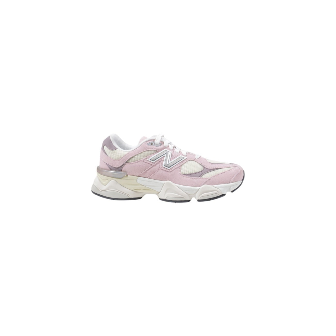 New Balance 9060; sneaker donna in mesh e suede, intersuola ABZORB ammortizzata, suola a rombi. Il mix perfetto tra stile retro-tech e comfort moderno. Colore rosa 