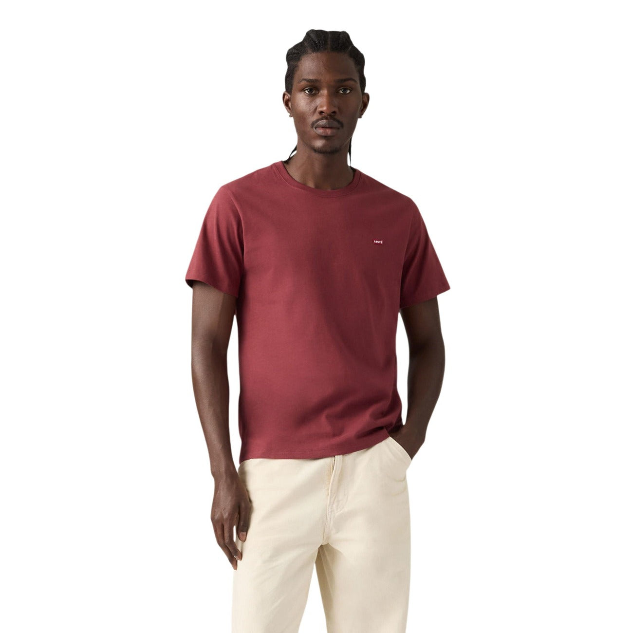 Levi's® Housemark Tee Bordeaux; girocollo, logo piccolo ricamato, 100% cotone. Vestibilità standard e design iconico. Vista frontale 