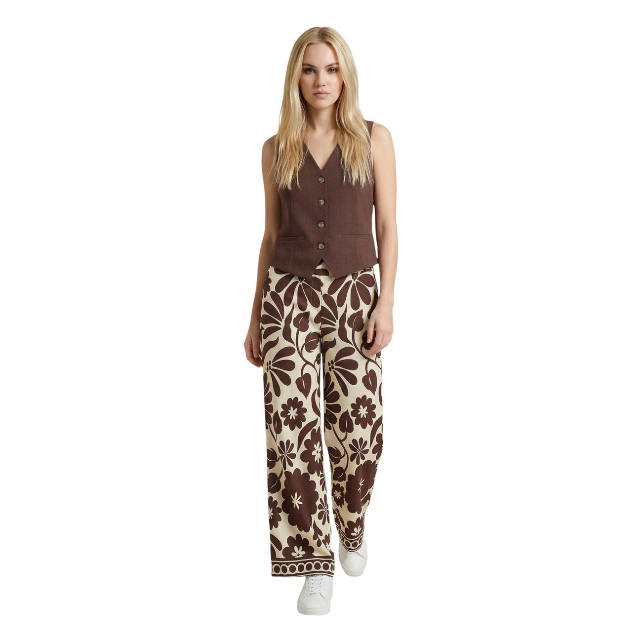 Pantaloni Culotte Floreali Only; Beige. Wide fit, vita alta elastica, tessuto in viscosa sostenibile. Leggeri, freschi e di tendenza. Lo stile floreale perfetto per la tua estate. Vista frontale intera 