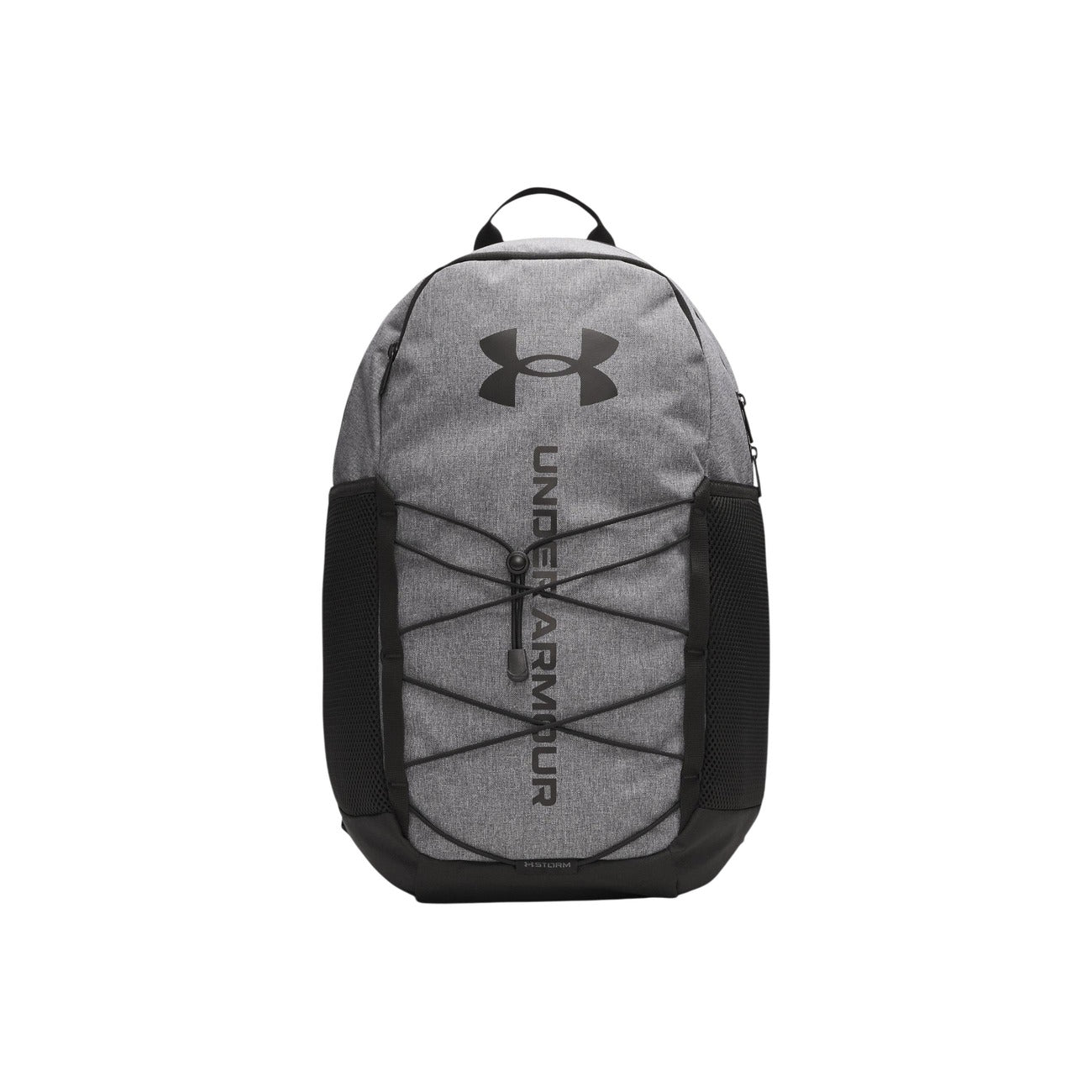 Zaino Uomo Grigio Under Armour Hustle Sport 6.0; Struttura 100% poliestere resistente con chiusura a zip e logo frontale. Sistema elastico porta-accessori, tasche laterali in rete e spallacci comfort regolabili, stile sportivo 4 stagioni. Vista frontale 
