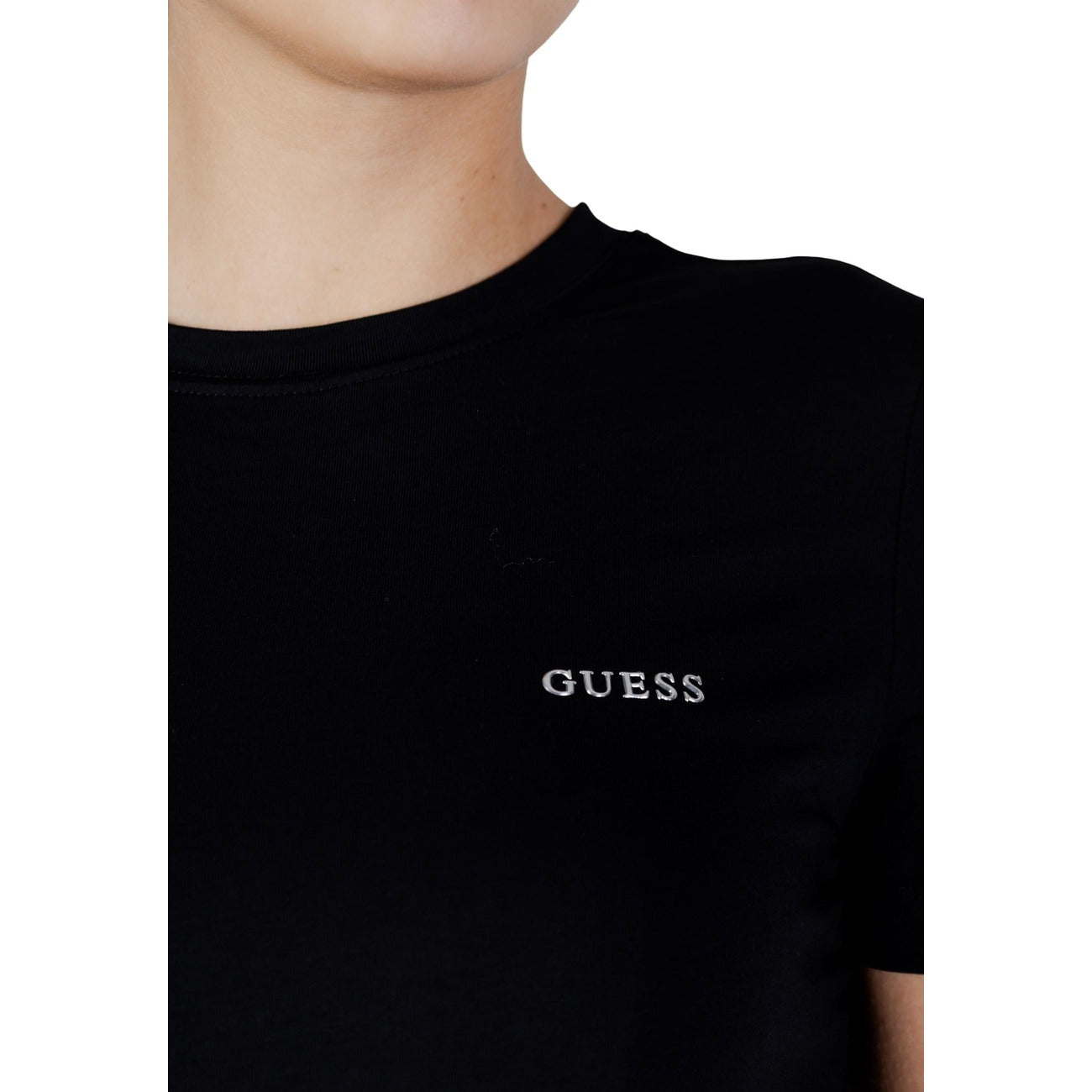 T-shirt Guess Active donna nera in cotone - dettaglio frontale primo piano logo
