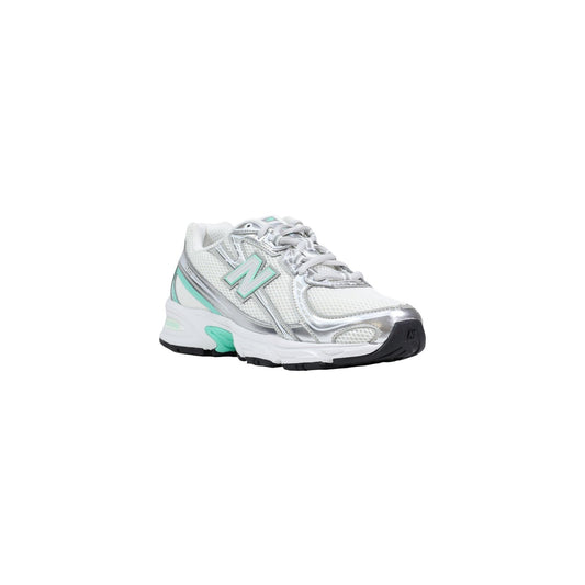 Sneakers donna New Balance G7402H8; tomaia in mesh, tecnologia ABZORB, design sportivo. Perfette per comfort e stile quotidiano. Colori bianco, argento e verde acqua. Vista frontale 