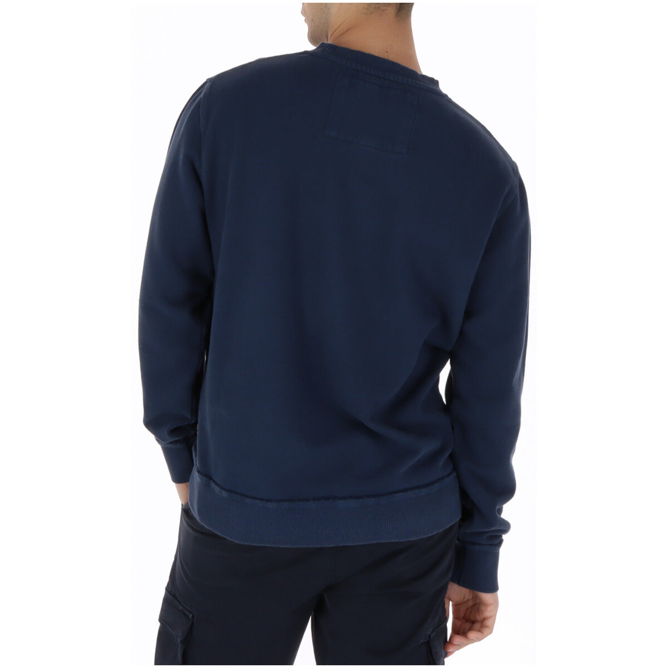 Felpa Superdry Vintage Athletic Tonal; Loose Fit. Colore blu, scritte ricamate, finiture a costine. Maglia uomo girocollo premium, morbida e traspirante per la PE26. Vista posteriore 