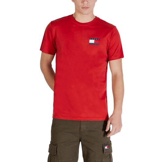 T-shirt Tommy Hilfiger Slim Essential; 100% Cotone. Vestibilità slim, logo flag ricamato sul petto, manica corta. T-shirt uomo fresca, resistente e dal design iconico. Colore rosso. Vista frontale 