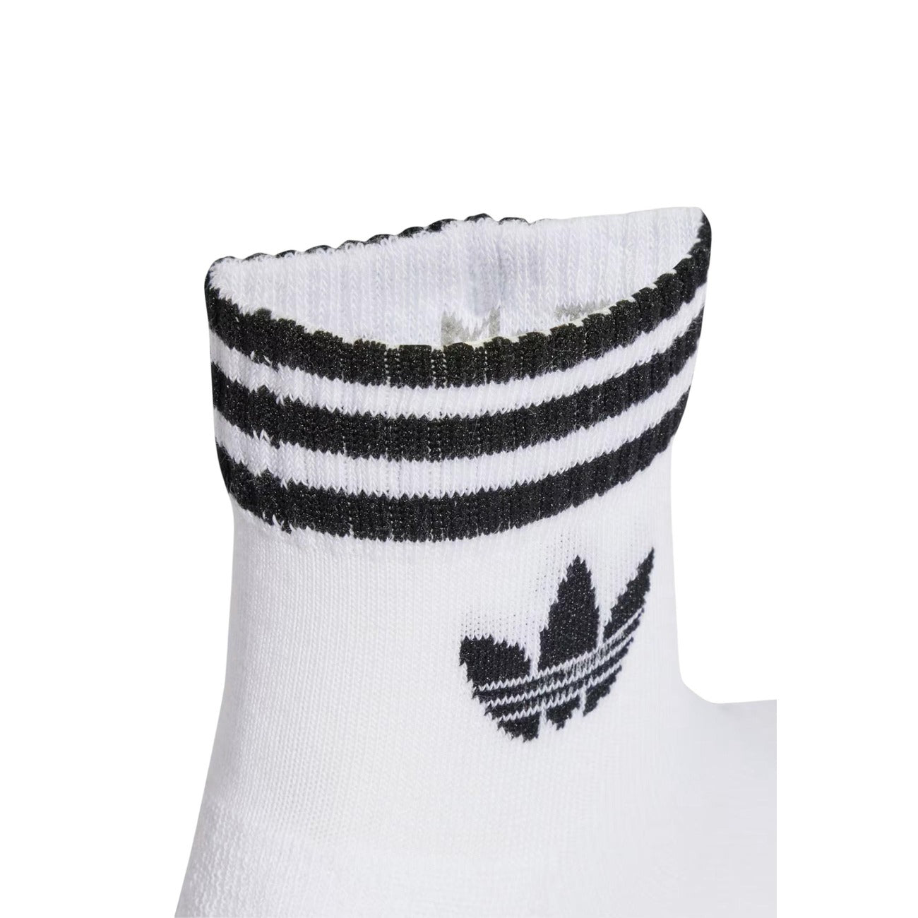 Pack 3 Paia Calzini adidas Ankle; Bianco, Grigio, Nero. 78% Cotone, 19% Poliestere riciclato. Lunghezza caviglia, orli a coste, logo Trifoglio. Stile casual e sportivo. Colore bianco 