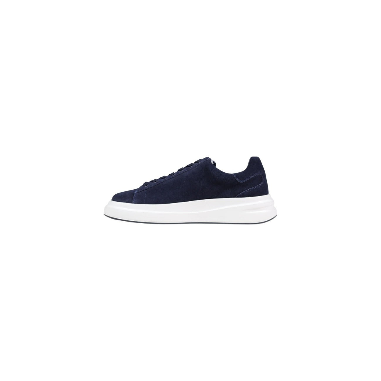 Guess Sneakers Elba Suede; scarpa sportiva blu uomo in pelle scamosciata, design pulito con suola resistente e logo iconico. Stile contemporaneo e comfort quotidiano. 