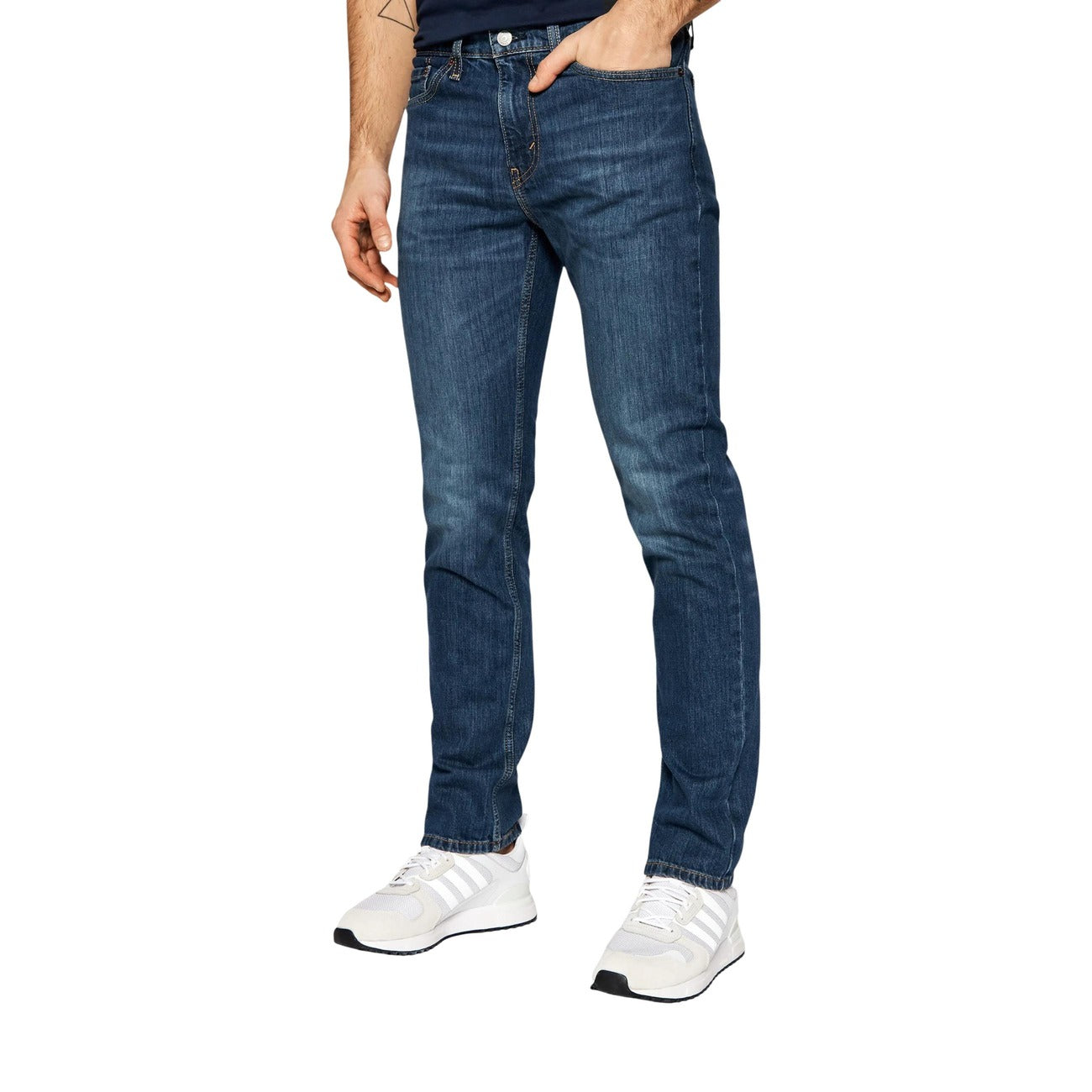Jeans Levi's 511 uomo blu modello 04511-1163. Pantalone in denim classico blu scuro lavaggio pulito, taglio slim dritto moderno, elasticizzato e confortevole per outfit casual o formali.