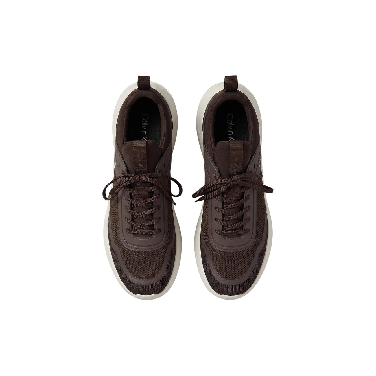 Sneakers Brown Calvin Klein Airfit®; Suola EVA ultraleggera. Tomaia in rete e neoprene, soletta ammortizzante anti-fatica. Design tecnico, flessibile e traspirante. Comfort premium per tutti i giorni. Vista dall’alto 