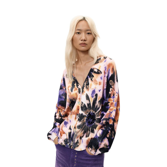 Cardigan Desigual donna rosa floreale JERS BOTANICPINK. Maglione aperto in 100% cotone con fantasia fiori rosa e nera, scollo a V, bottoni frontali e bordi a costine, abbigliamento donna autunno inverno.