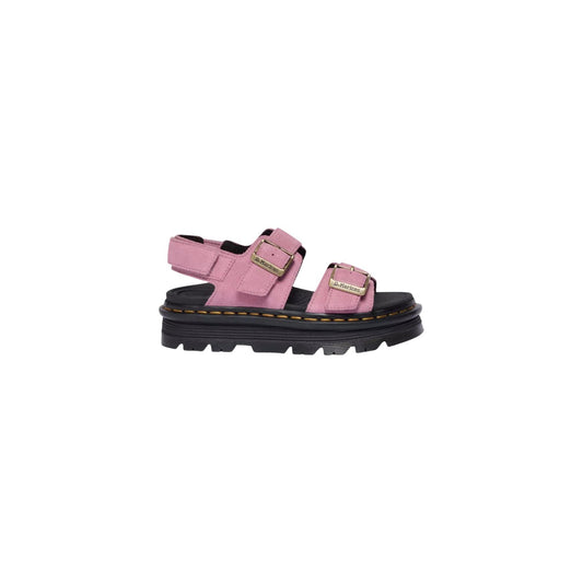 Dr. Martens Sandalo Zebzag Platform; Rosa. 100% Pelle scamosciata. Tacco 4 cm, suola ammortizzata in EVA e PVC, chiusura regolabile con fibbie e cinturino. Design robusto con cuciture gialle. Laterale 