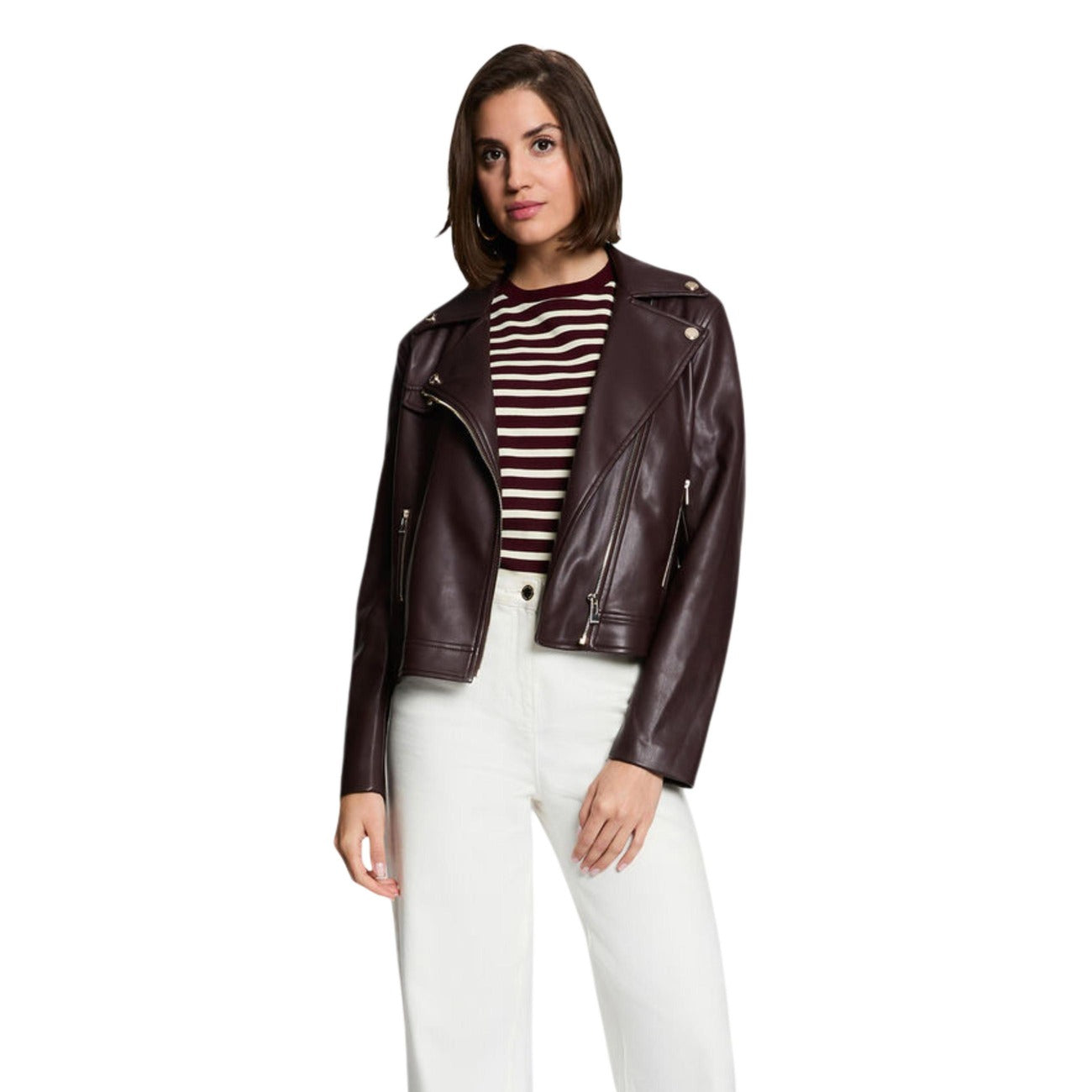 Giacca Morgan De Toi donna bordeaux 262-GEFF. Chiodo corto stile biker in ecopelle con doppia cerniera, tasche laterali con zip, bottone dorato e colletto a rever, giubbotto leggero mezza stagione.
