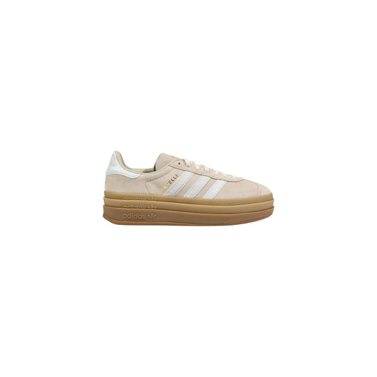 adidas Gazelle Bold; sneakers beige platform in pelle con dettagli iconici, fodera confortevole e suola alta in gomma. Il perfetto equilibrio tra eredità sportiva e tendenza moda attuale.