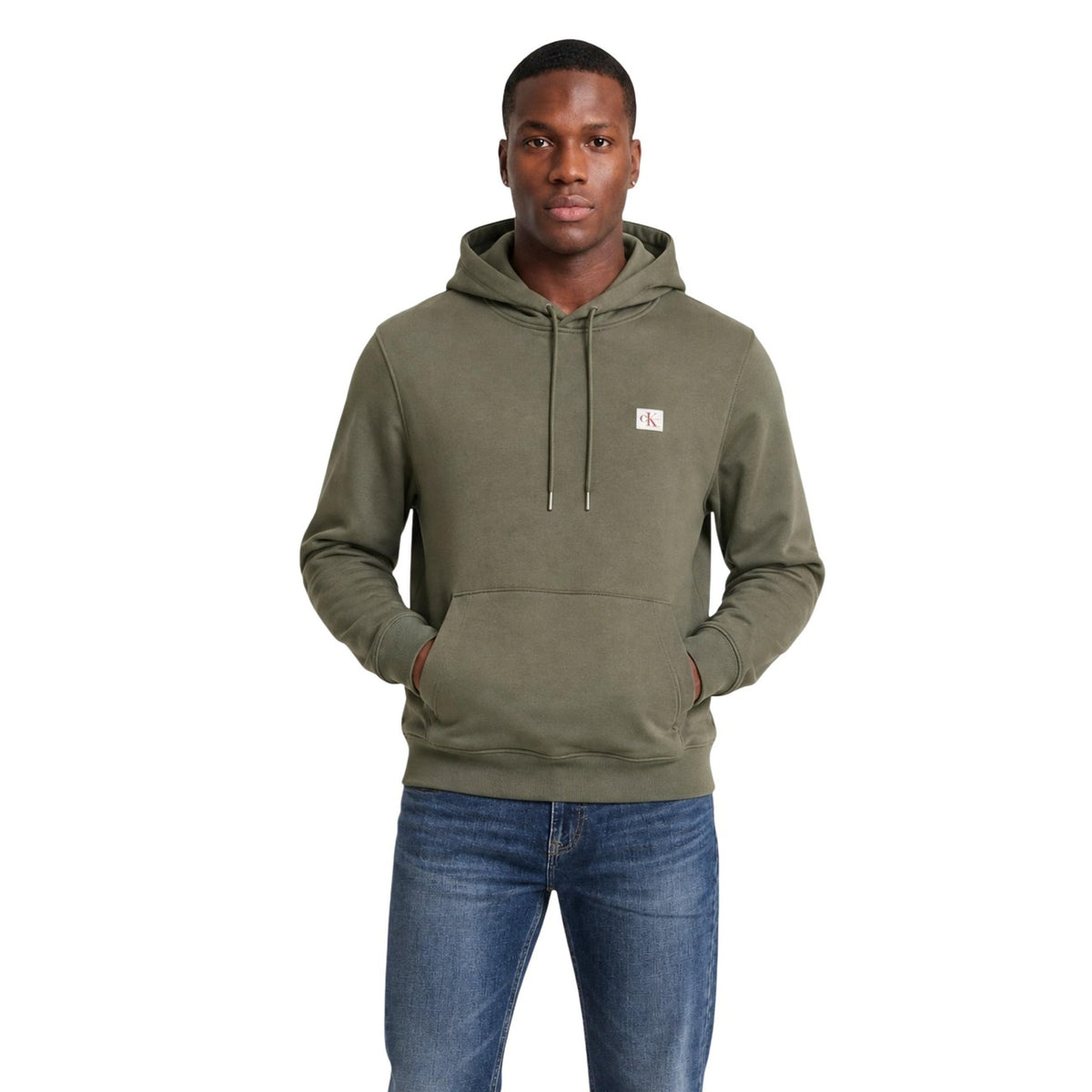 Felpa Calvin Klein Jeans uomo verde oliva con cappuccio LV04RG269G. Felpa in spugna di cotone con finitura mano pesca, tasca a marsupio frontale, coulisse e stemma monogramma Calvin Klein sul petto, abbigliamento casual uomo autunno inverno.