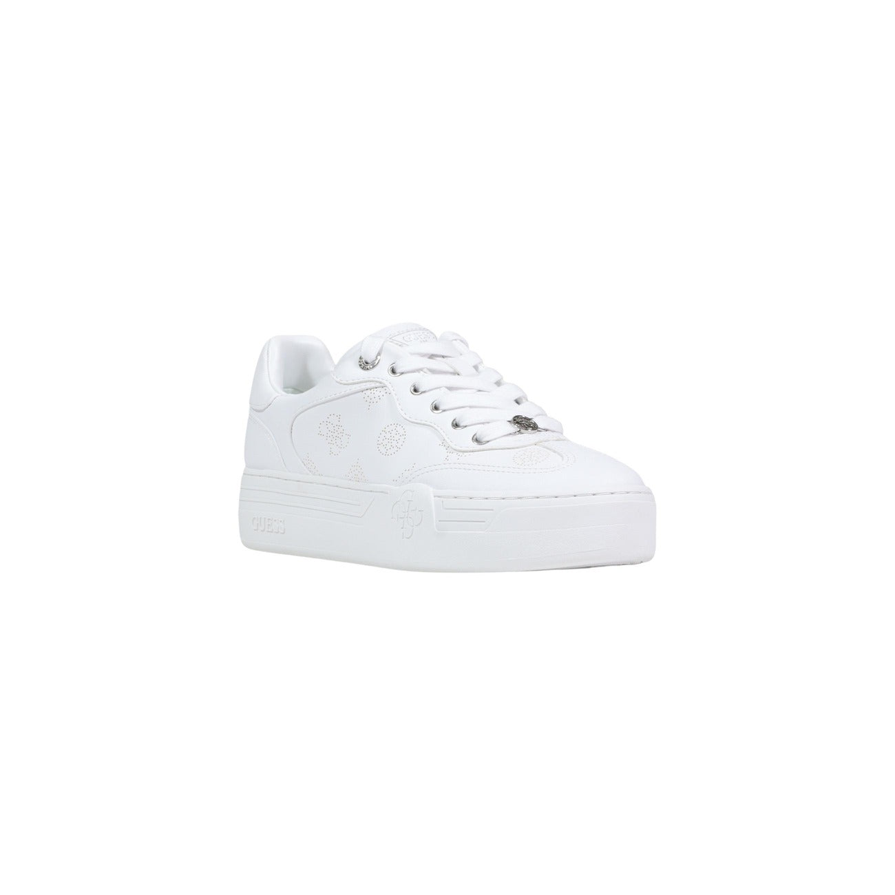 Sneakers Guess SWOLE3; 100% Poliuretano. Logo ricamato, dettagli traforati, suola piatta. Sneakers donna eleganti, leggere e facili da abbinare per la PE26. Colore bianco vista Frontale 