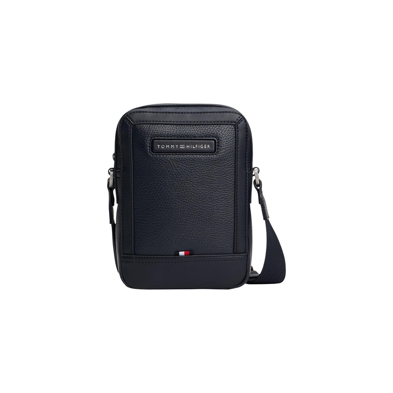 Tracolla uomo Tommy Hilfiger Mini Reporter; 100% Poliuretano. Logo applicato, tracolla regolabile, chiusura con zip. Borsa compatta uomo, versatile e moderna. Vista frontale 