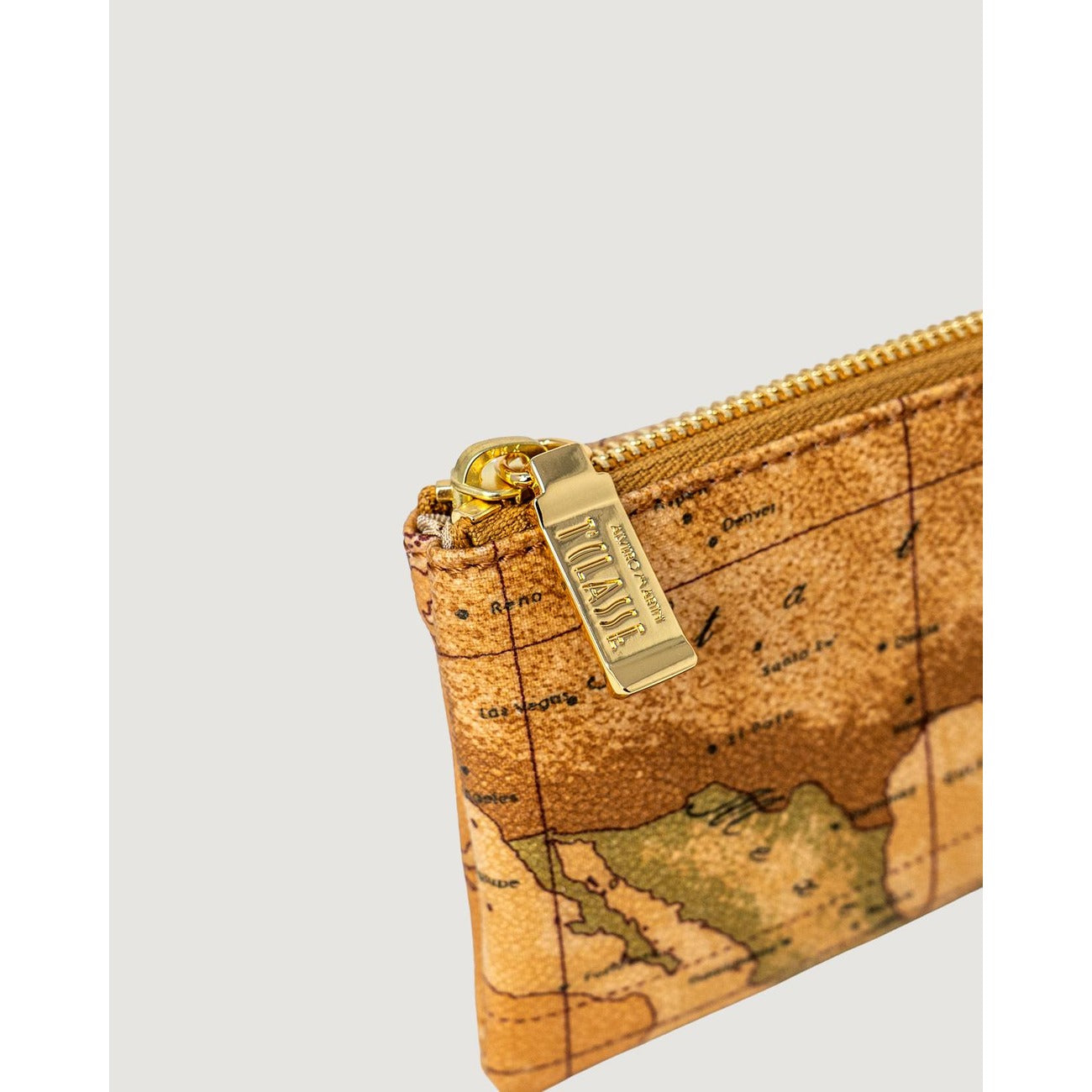 Pochette Alviero Martini Prima Classe donna Geo Classic C M001 6000. Bustina portatutto e mini beauty case da borsa in pelle beige con stampa geografica e cerniera con zip, accessorio travel elegante e compatto 4 stagioni.
