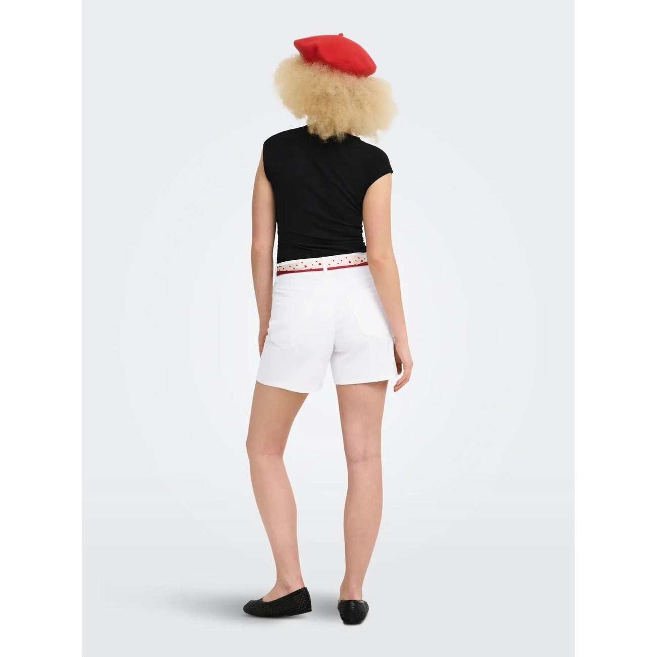 Bermuda Jeans Donna Only; Pantaloncino lungo a vita alta in puro cotone denim con orlo risvoltato e passanti per cintura. Modello cinque tasche, stile casual e sportivo per la primavera e l'estate. Bianco / white denim vista Posteriore intera 